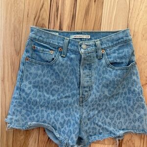 Levi’s Ribcage  Denim Shorts Leopard